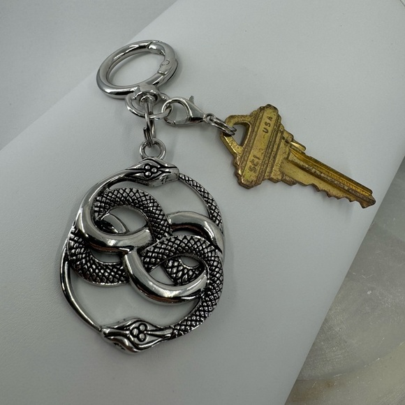 2/$15 Neverending Story Auryn Medallion Keychain - Picture 5 of 7